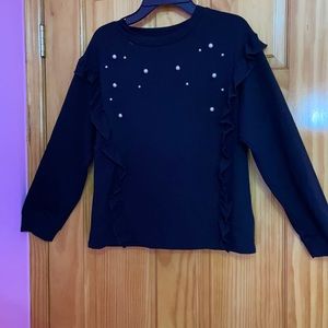 GIRLS BLACK TOP WITH PEARLS AND RUFFLES ON SLEEVE